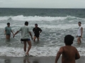 maen_ombak_di_senggigi_beach1